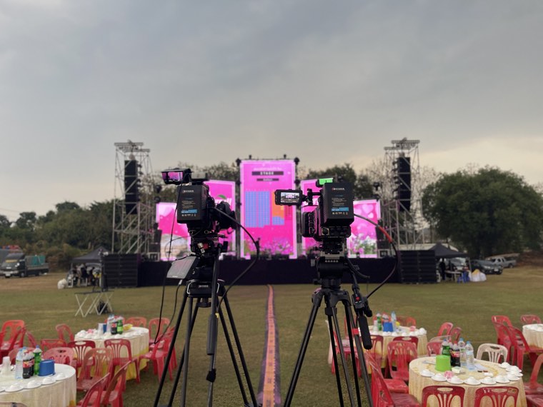 กล้องและเวทีจอ LED ยามเย็น