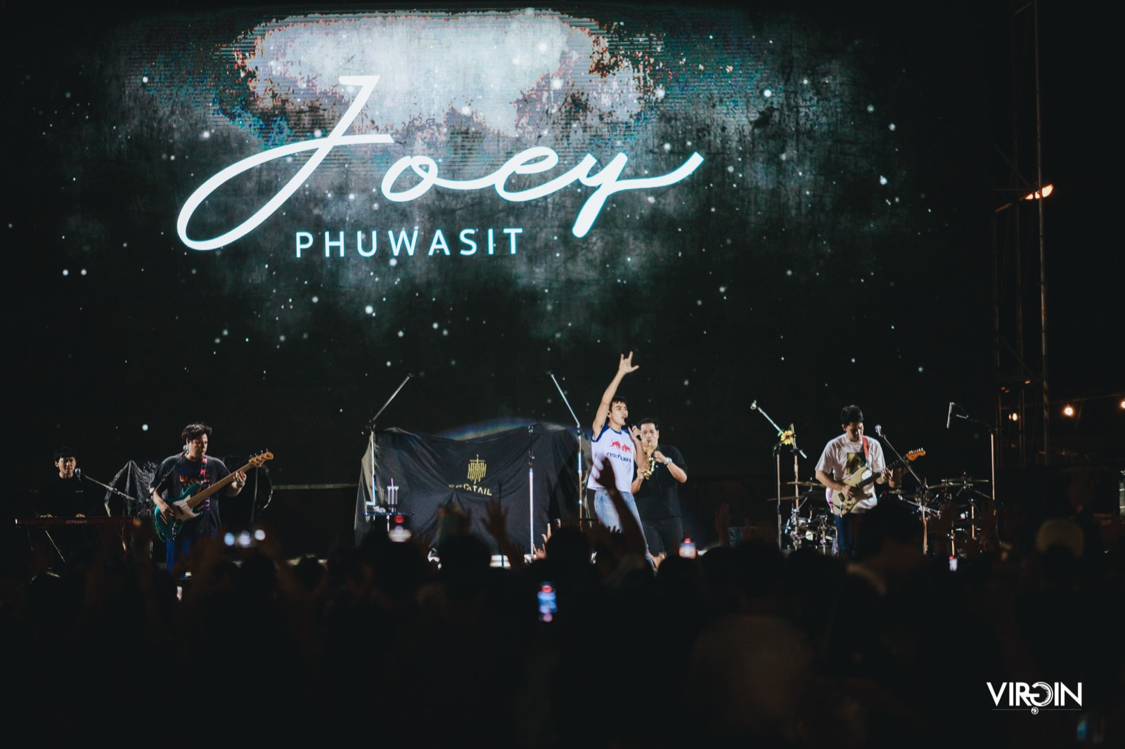 เวทีการแสดงของ Joey Phuwasit